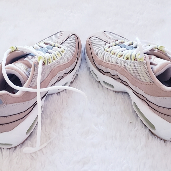 Wmns Air Max 95 Bio Beige - Picture 4 of 8